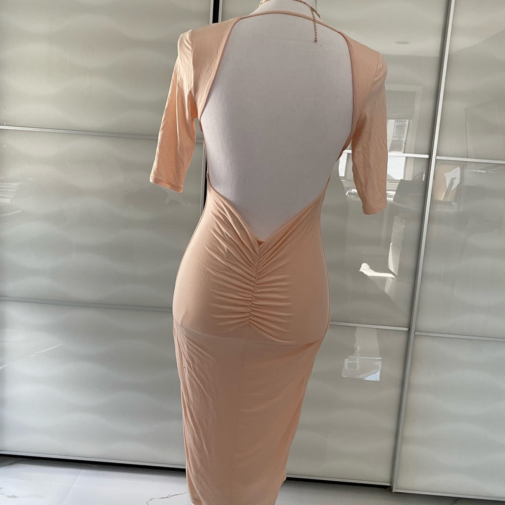 🍑Forever 21 Open back body con dress 🍑
